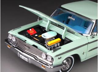 Ford Galaxie 500/XL Hardtop 1963 – Glacier Blue SunStar Metallmodell 1:18